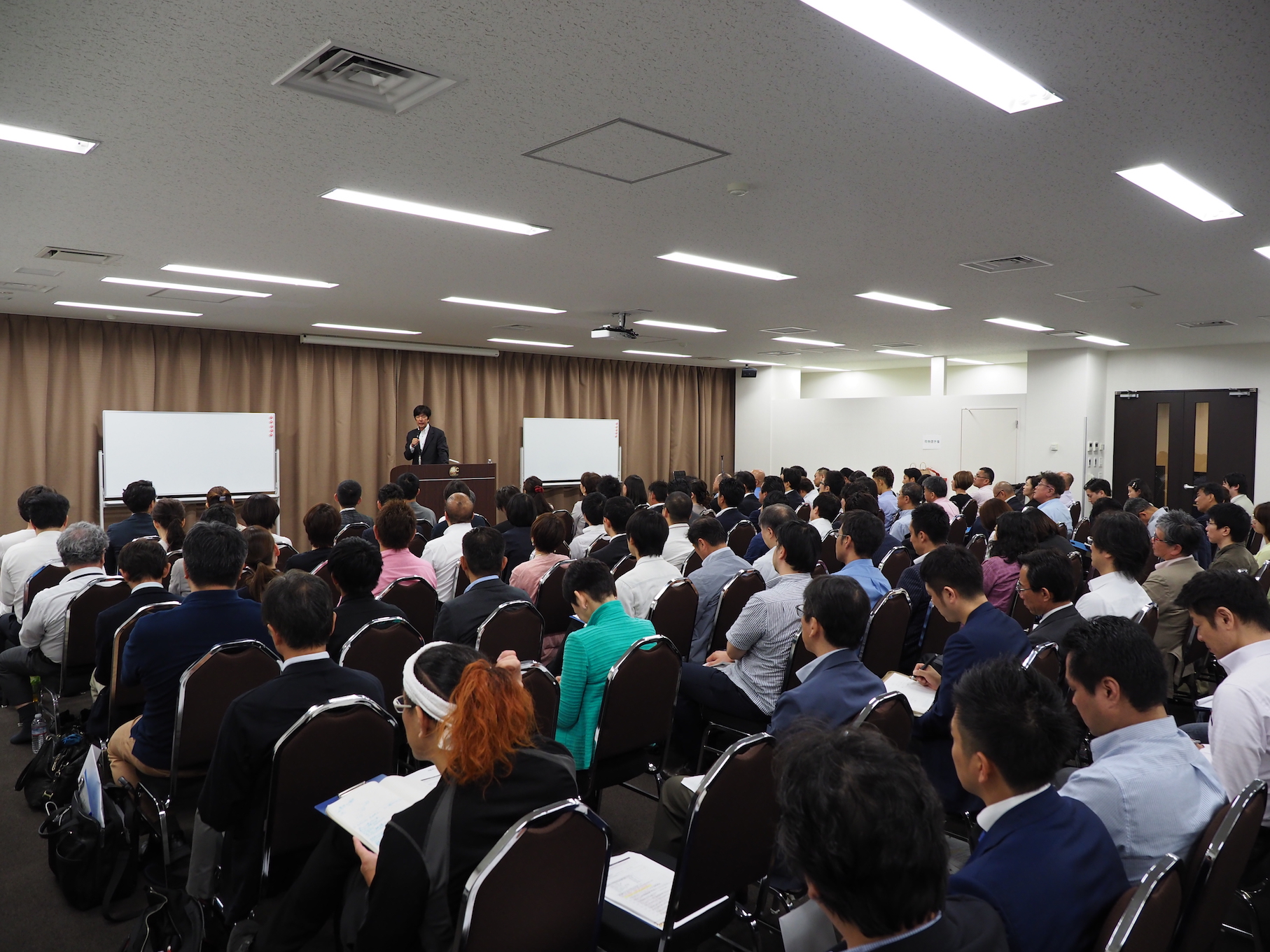 経営者をセミナー集客する場合、参加費は無料・有料どちらが良いか？